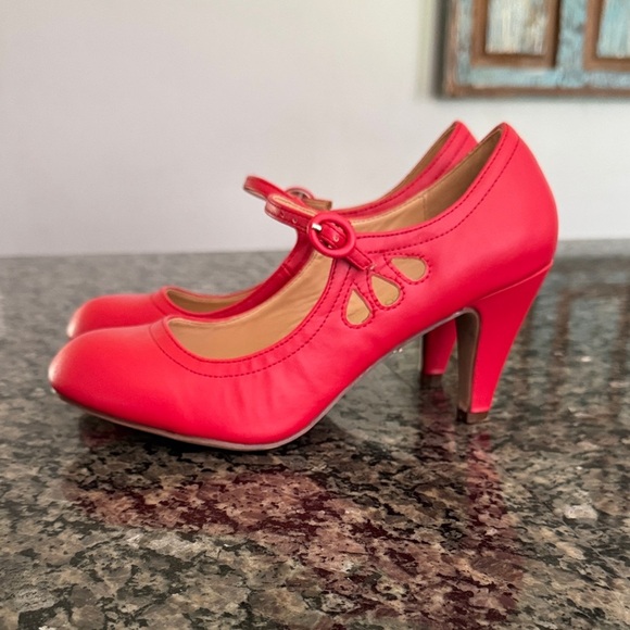 Chase + Chloe Kimmy Red Cutout Mary Jane Heels EUC 8.5 - Picture 8 of 14